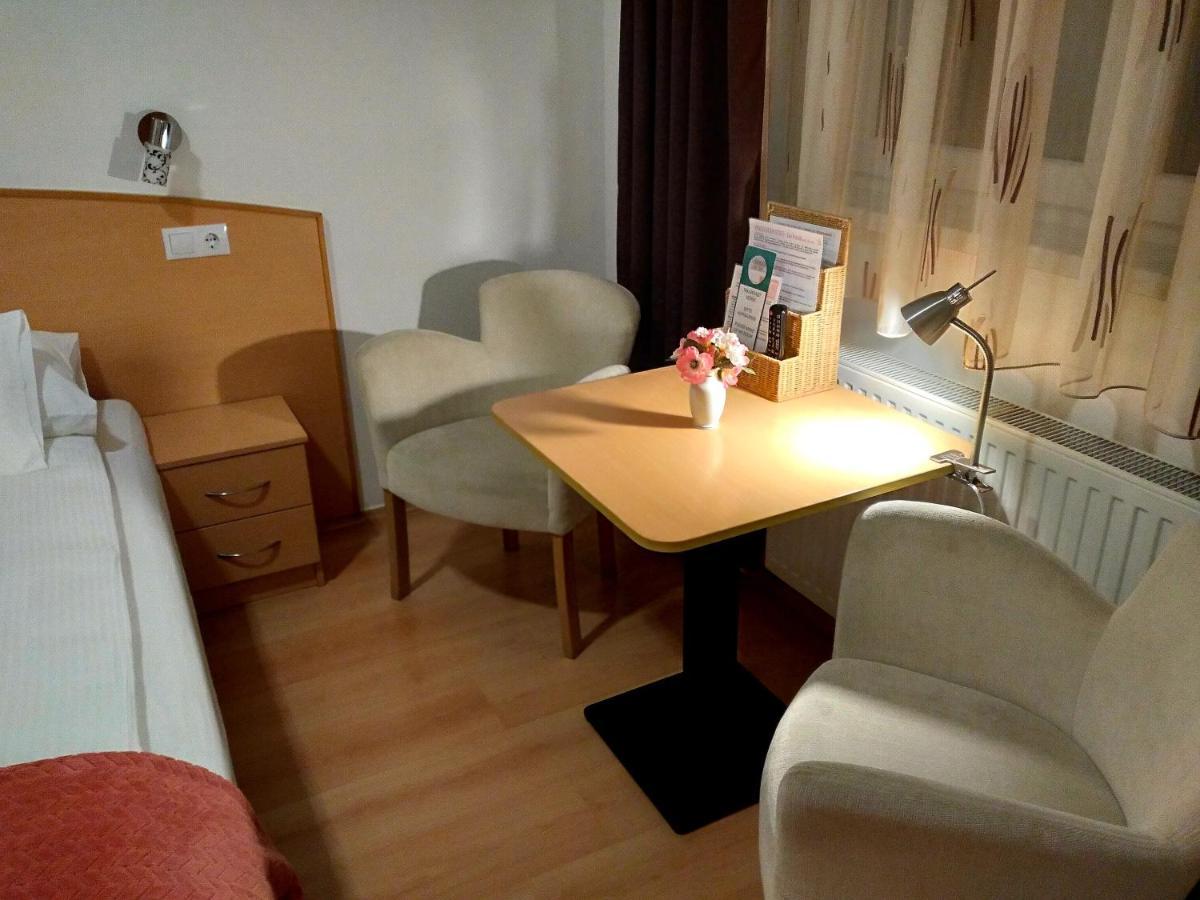 Eva Panzio Hotel Sárvár Екстериор снимка