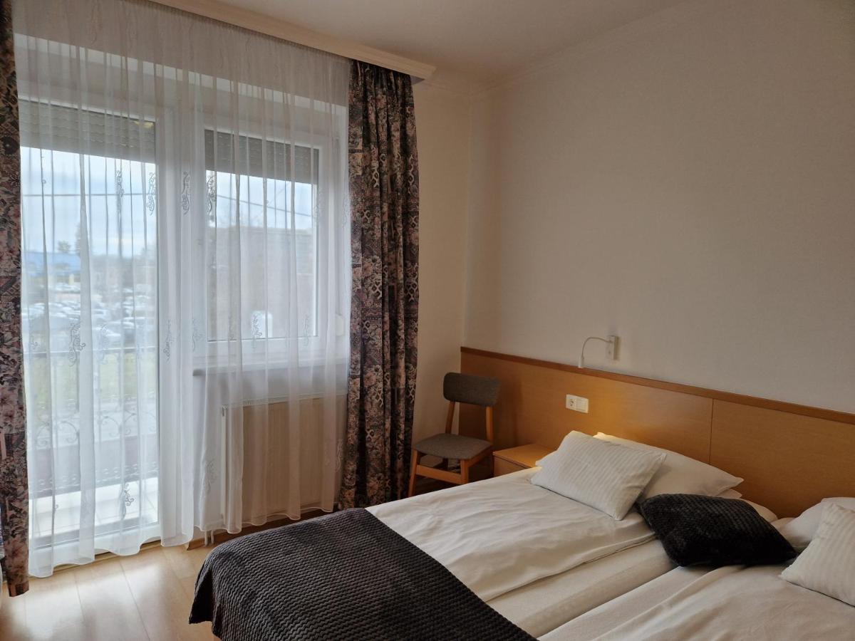 Eva Panzio Hotel Sárvár Екстериор снимка