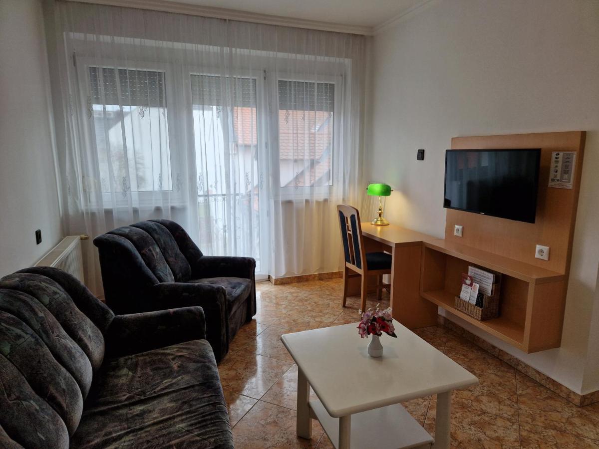 Eva Panzio Hotel Sárvár Екстериор снимка